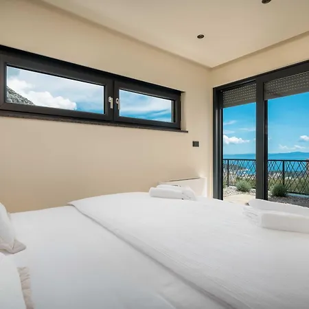 Luxury Tea With Heated Pool Villa *