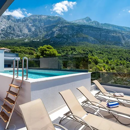 Luxury Tea With Heated Pool *