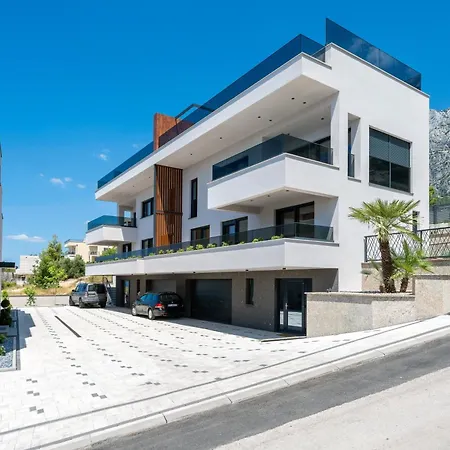 Villa Luxury Tea With Heated Pool Makarska