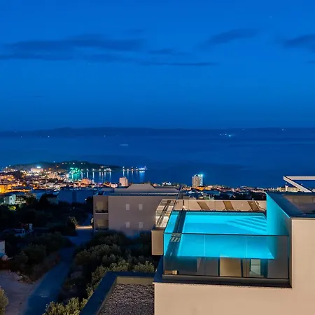 Luxury Tea With Heated Pool Villa *
