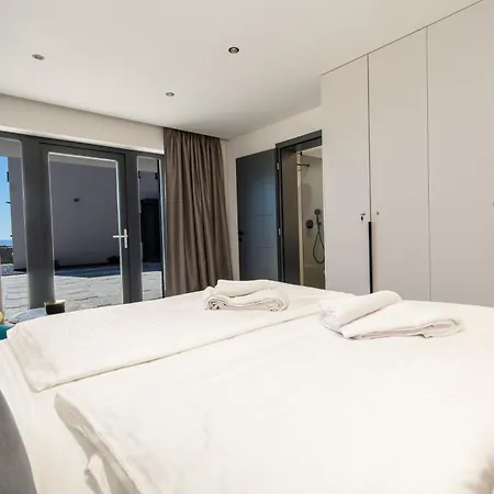Luxury Tea With Heated Pool Makarska